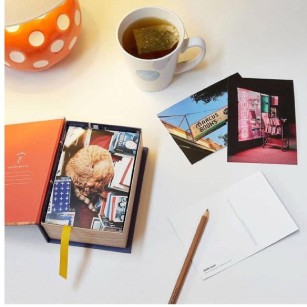 🤎This Is My Bookstore: 100 Postcards of Beautiful Shops around the World - Picture 2 of 7